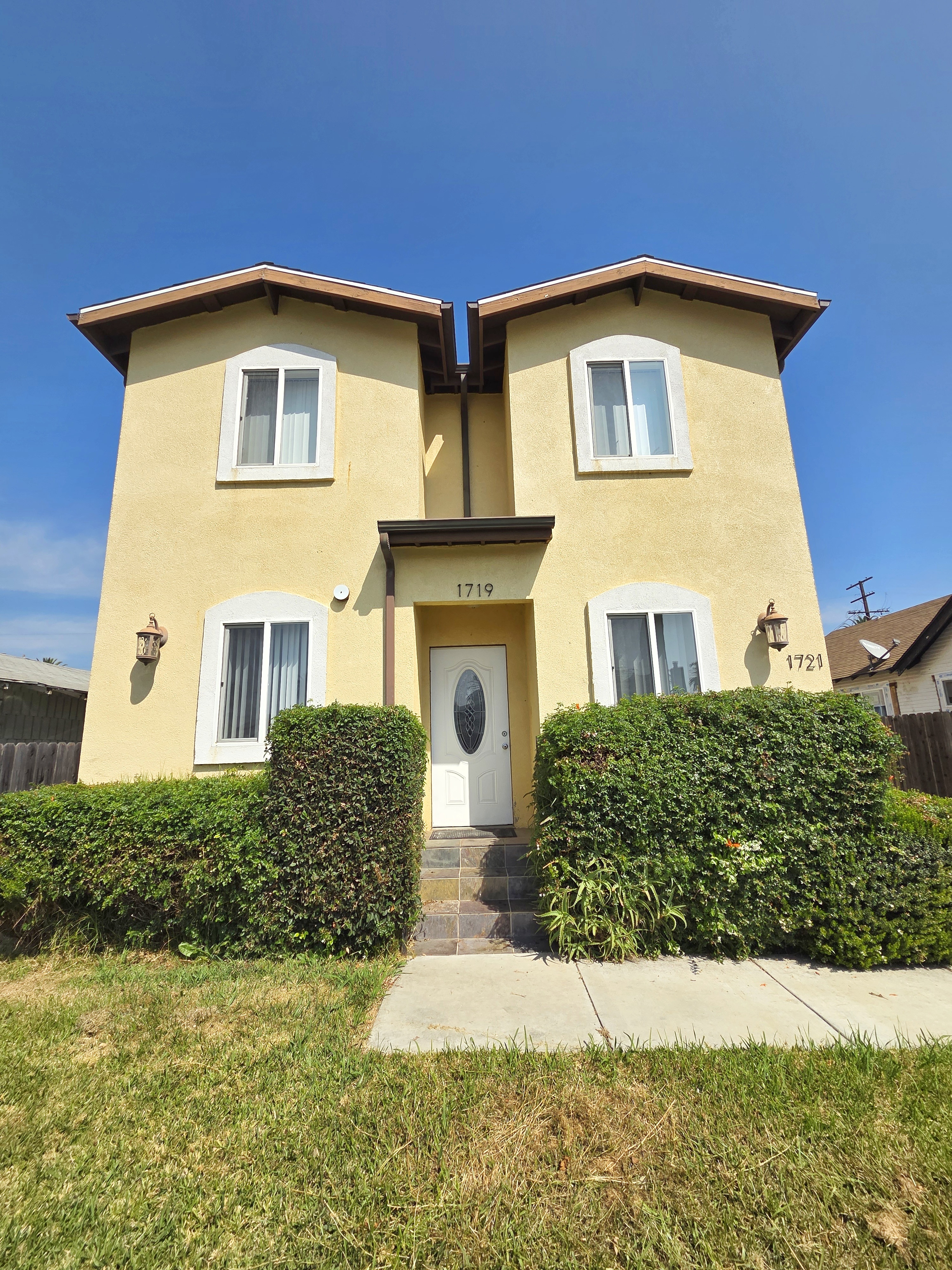 5 bedroom house for lease in Park Hills Heights area — 1719 W 39th Pl, Los Angeles, CA 90062 — 5 bed, 3 bath, 1725  sqft — for lease