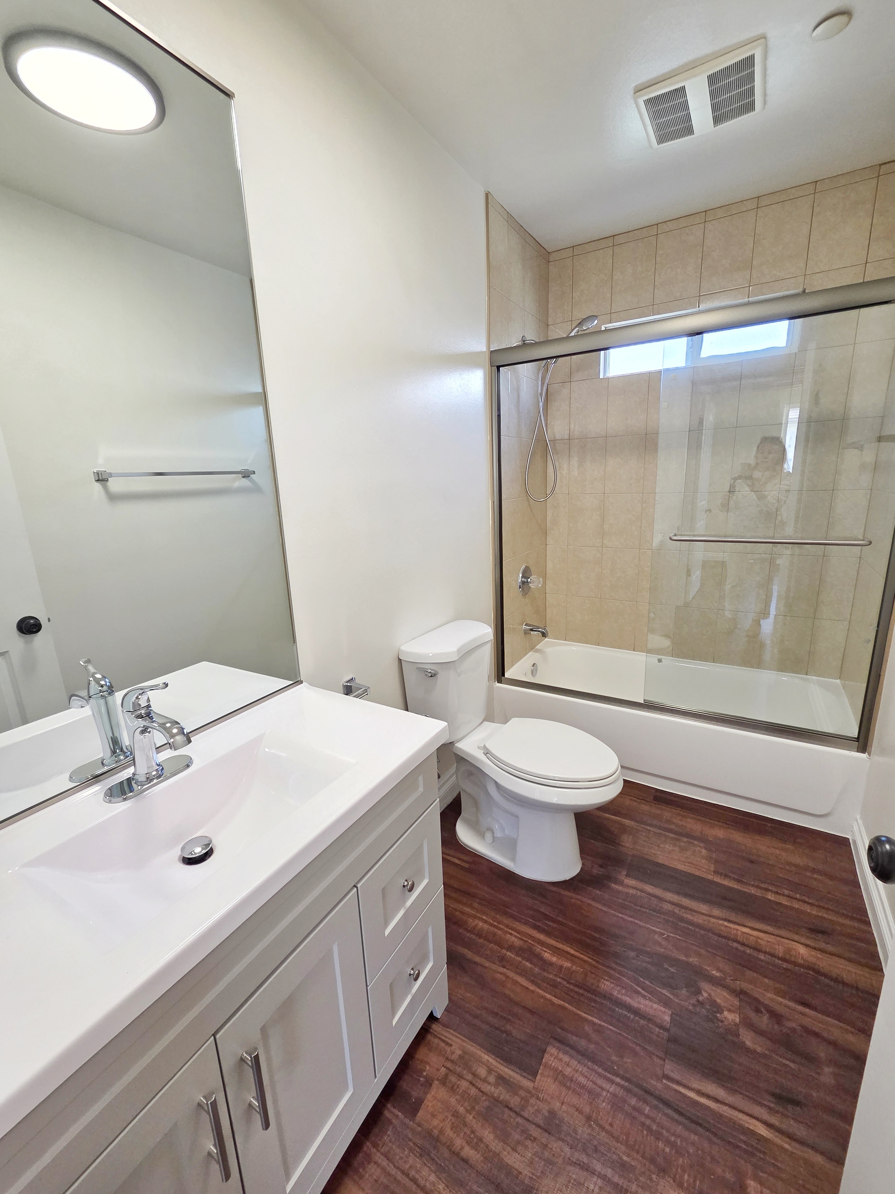 5 bedroom house for lease in Park Hills Heights area — 1719 W 39th Pl, Los Angeles, CA 90062 — 5 bed, 3 bath, 1725  sqft — for lease — photo 5