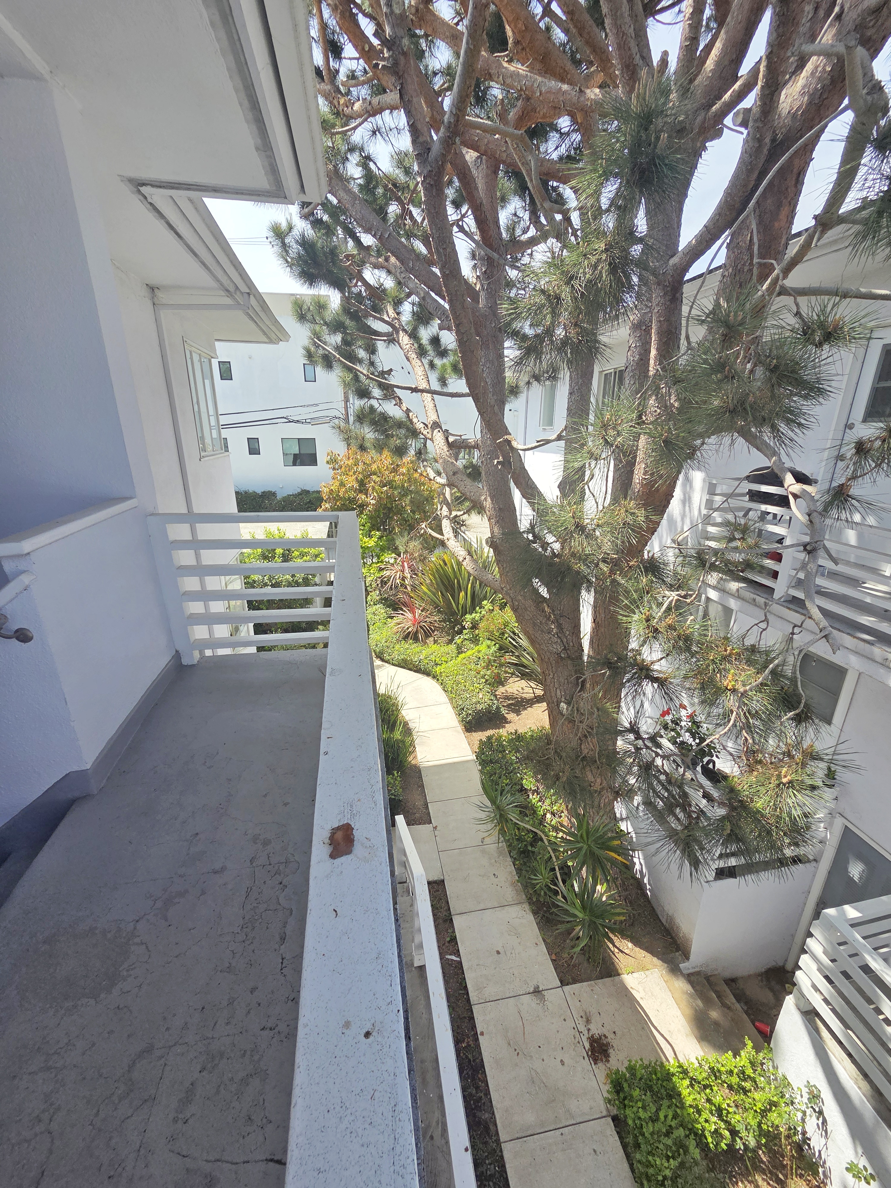 Charming 1 bedroom in Santa Monica, top floor — 134 C San Vicente Blvd, Santa Monica, CA 90402 — 1 bed, 1 bath, 670 sqft — for lease — photo 7