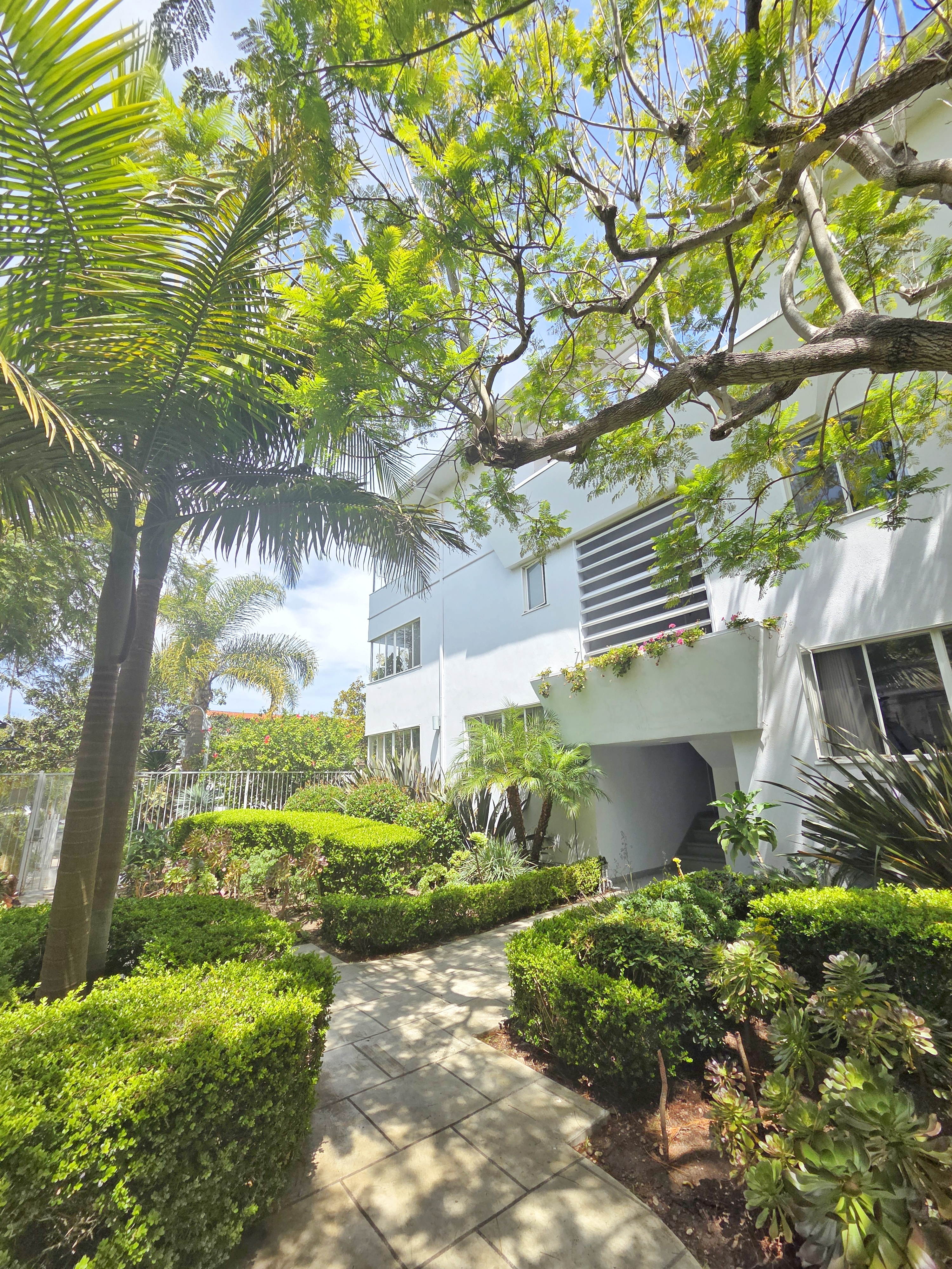 One bedroom and 2 min walk from the panoramic ocean views — 142 B San Vicente Blvd, Santa Monica, 90402 — 1 bed, 1 bath, 670 sqft — for lease — photo 8