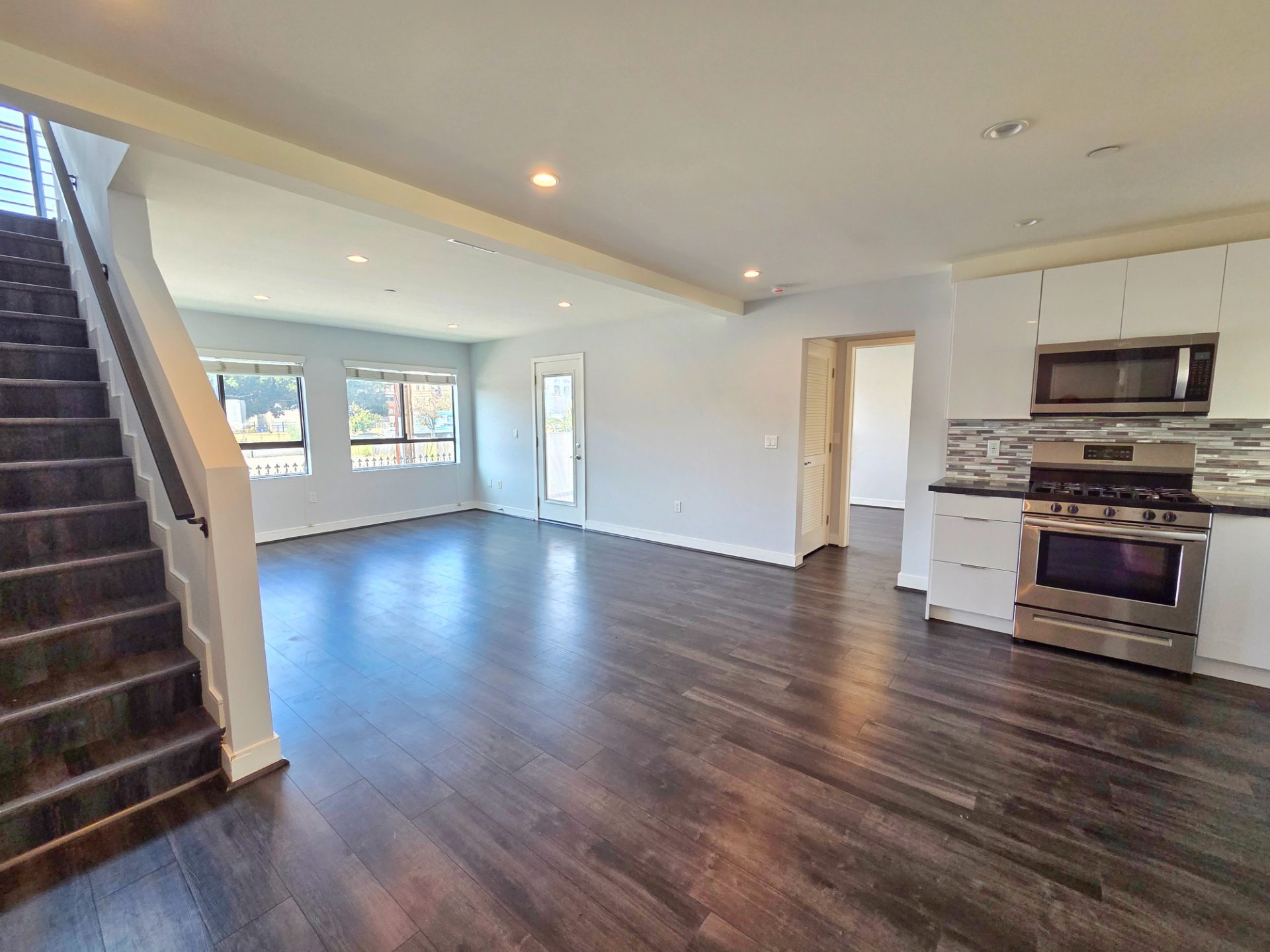 4 bedrooms for lease in West Adams area — 2651 S Hobart Blvd, Los Angeles, CA 90018 — 4 bed, 3 bath, 1,400 sqft — for lease — photo 2