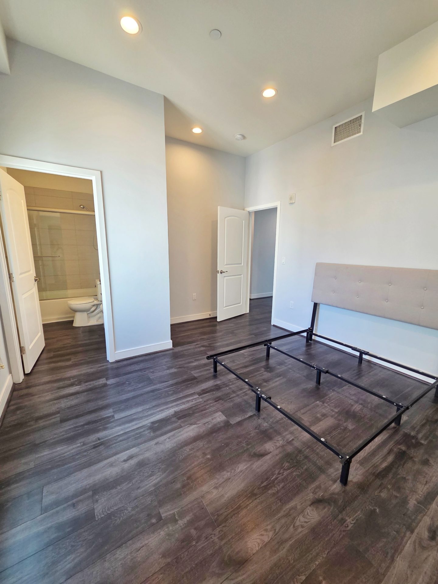 4 bedrooms for lease in West Adams area — 2651 S Hobart Blvd, Los Angeles, CA 90018 — 4 bed, 3 bath, 1,400 sqft — for lease — photo 6