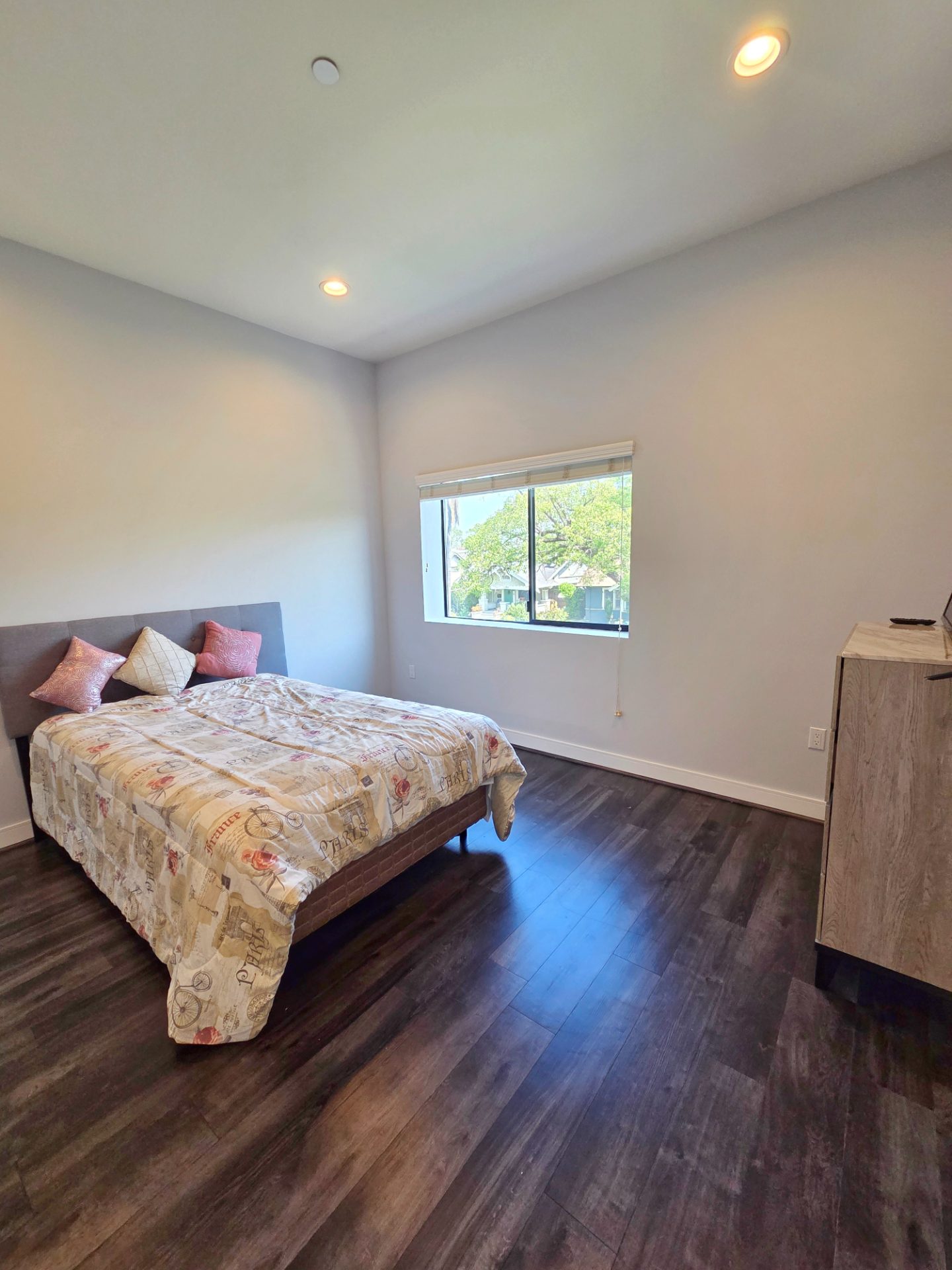 3 bedrooms in a 2-storey unit in West Adams area — 2651 S Hobart Blvd, Los Angeles, CA 90018 — 3 bed, 2.5 bath, 1,179 sqft — for lease — photo 5
