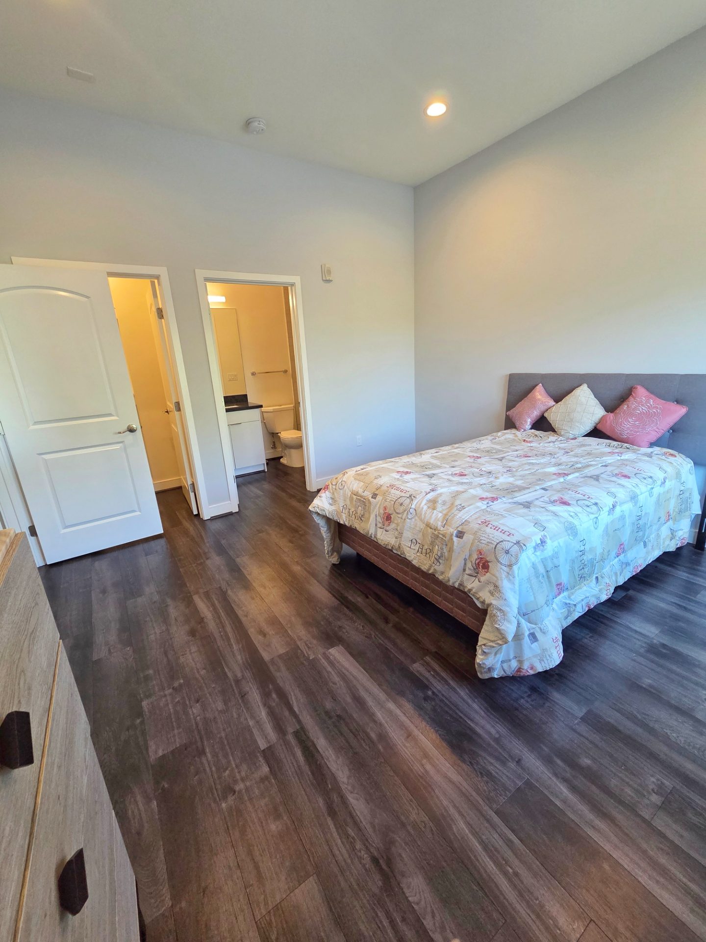 3 bedrooms in a 2-storey unit in West Adams area — 2651 S Hobart Blvd, Los Angeles, CA 90018 — 3 bed, 2.5 bath, 1,179 sqft — for lease