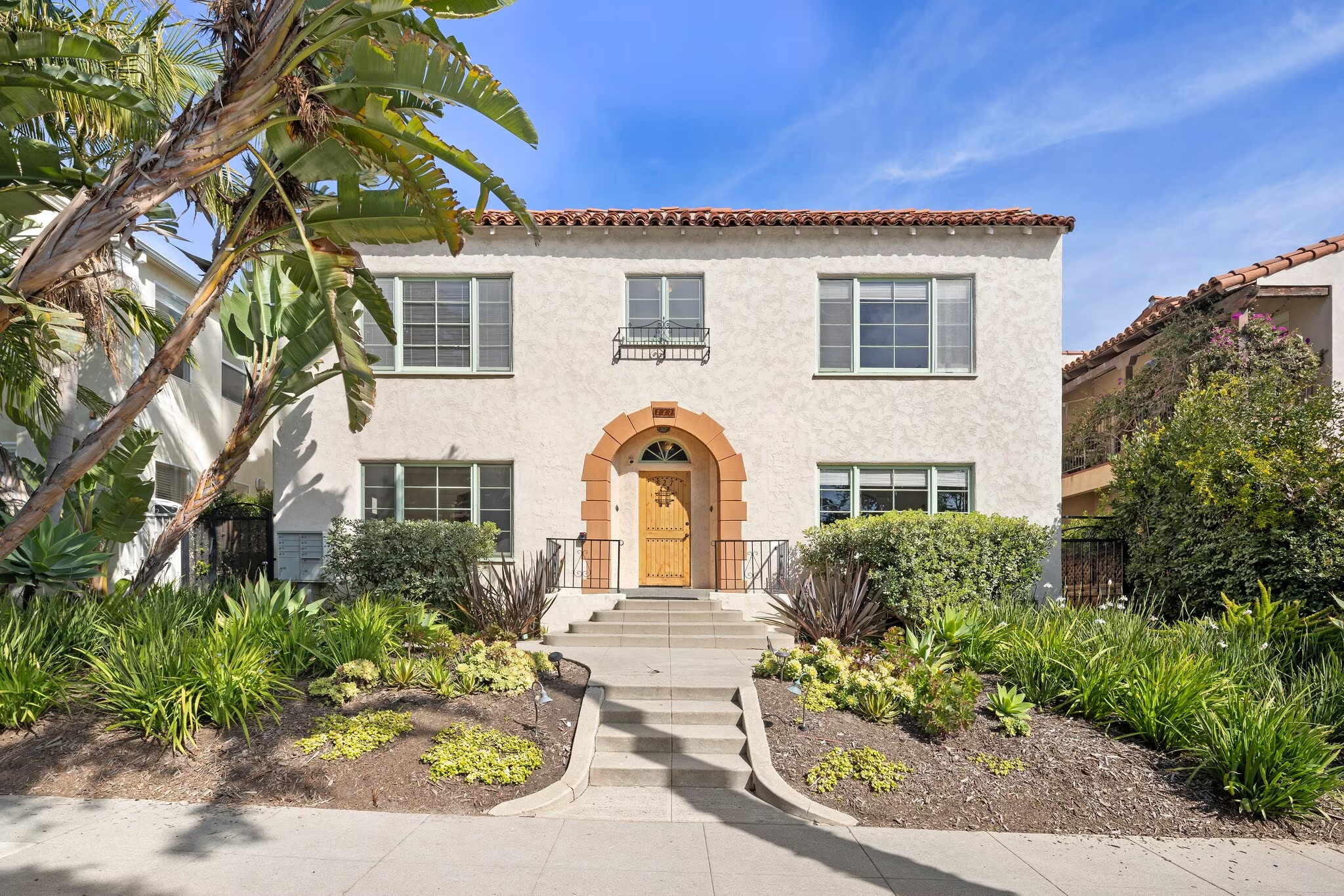Santa Monica 6-Unit Apartment Building — 827 12th St, Santa Monica, CA 90403 — commercial property